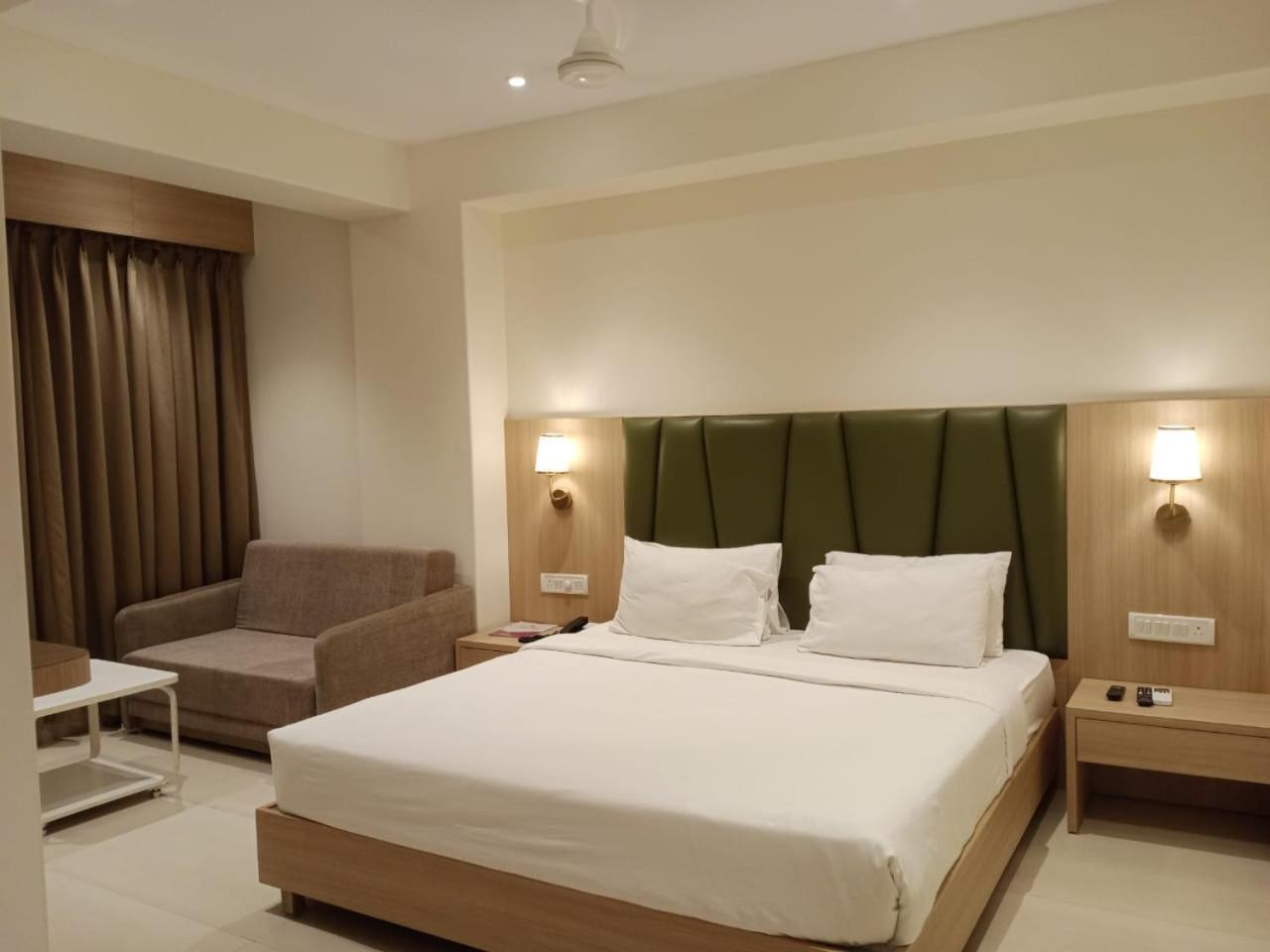 Meritas Crystal Resort Lonavala Exterior foto